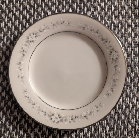 Noritake Other - Set of 4 Heather by Noritake Bread and Butter Plates